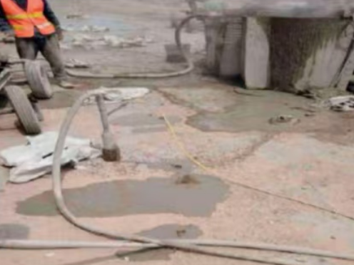 湄潭水泥混凝土路面板底注浆技术 路面脱空注浆整治方案