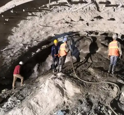 湄潭拱顶带模注浆料的施工流程及注意事项